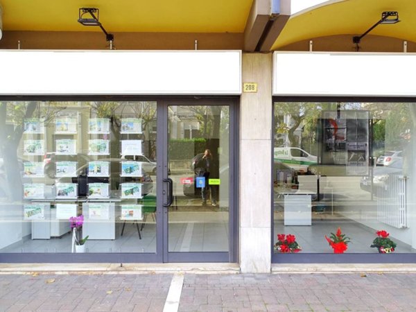 negozio in vendita a Pescara in zona Porta Nuova