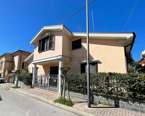 pentavano in vendita a Pescara in zona Centro Città