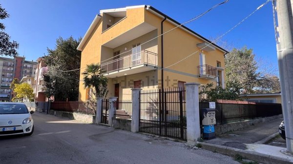 casa indipendente in vendita a Pescara in zona Castellammare