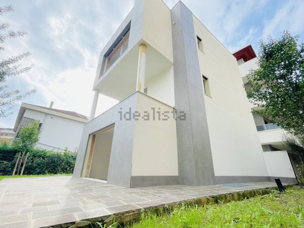 casa indipendente in vendita a Pescara