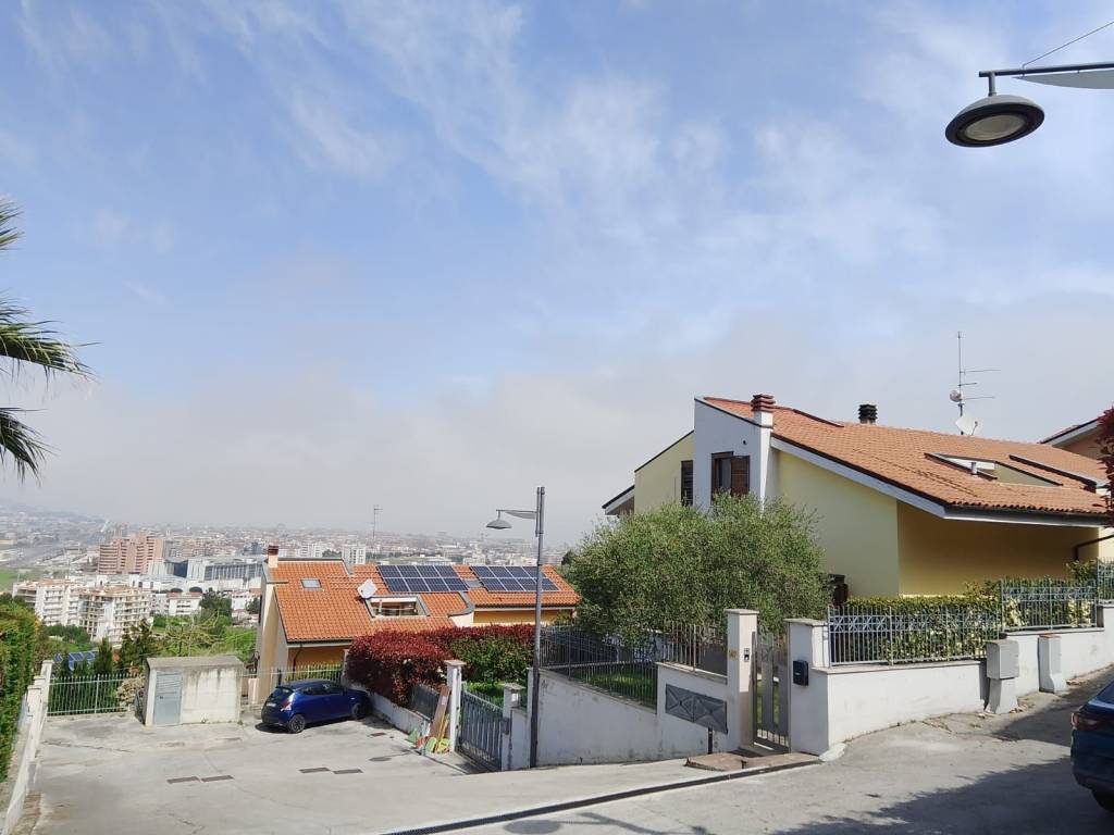 casa indipendente in vendita a Pescara in zona Pineta