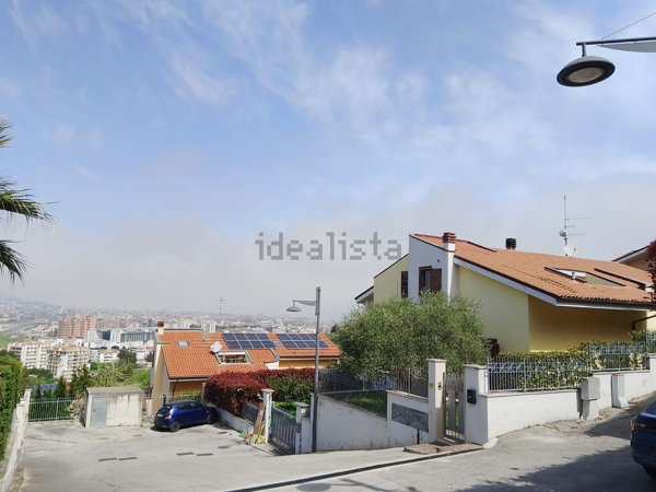casa indipendente in vendita a Pescara in zona Pineta