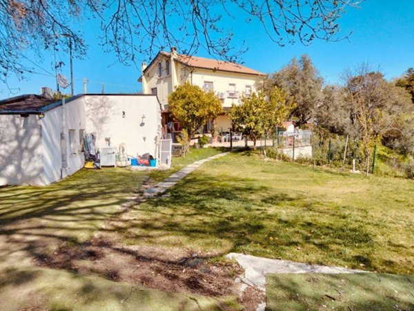 casa indipendente in vendita a Pescara in zona Centro Città