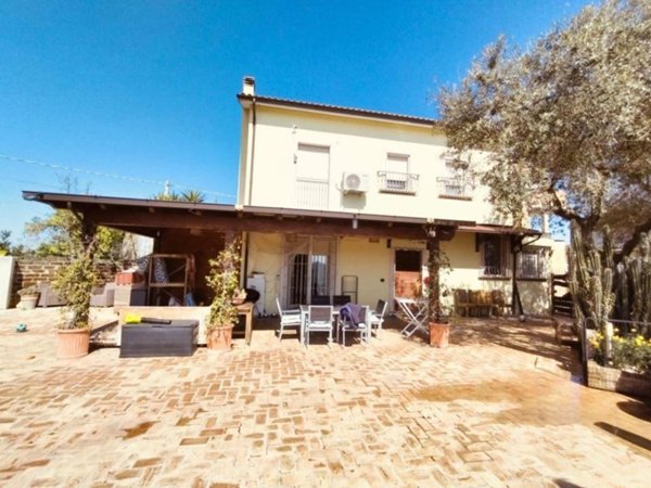 casa indipendente in vendita a Pescara