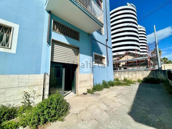 negozio in vendita a Pescara in zona Madonna del Fuoco