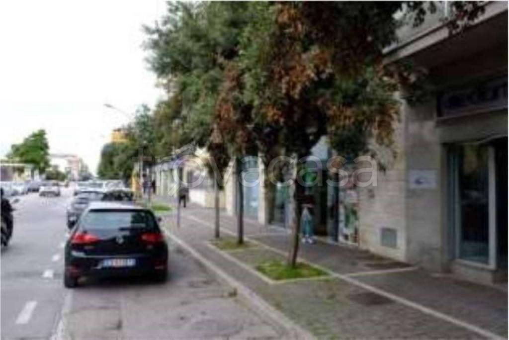 negozio in vendita a Pescara in zona Stadio