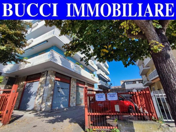 locale commerciale in vendita a Pescara