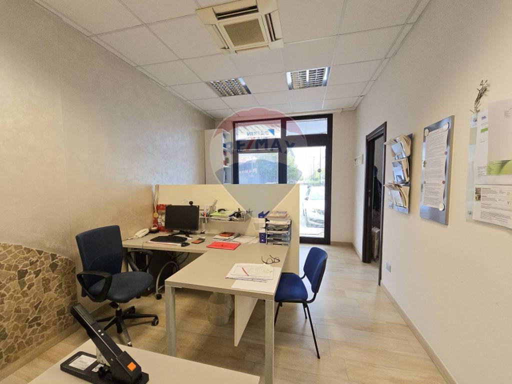 negozio in vendita a Pescara in zona San Donato
