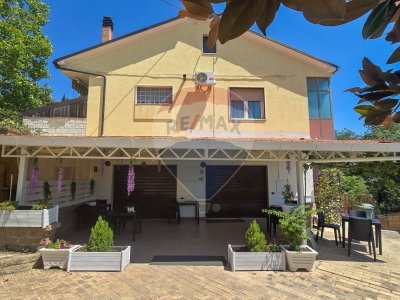 casa indipendente in vendita a Pescara
