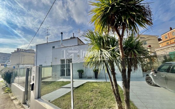 casa indipendente in vendita a Pescara in zona Porta Nuova