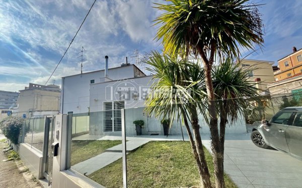 casa indipendente in vendita a Pescara in zona Porta Nuova