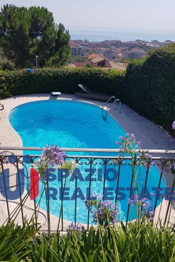 casa indipendente in vendita a Pescara in zona Ospedale