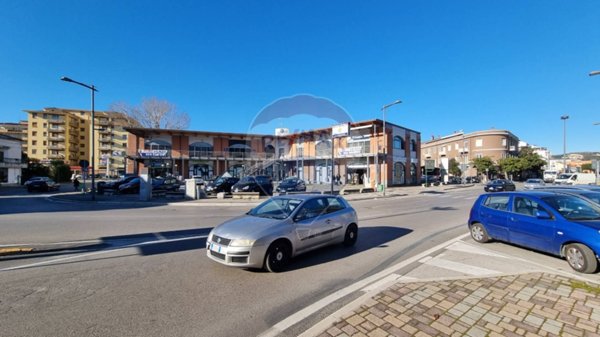 locale commerciale in vendita a Pescara in zona Colle Marino