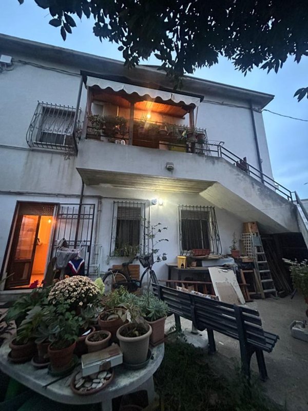 casa indipendente in vendita a Pescara in zona Ospedale