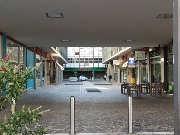 negozio in vendita a Pescara