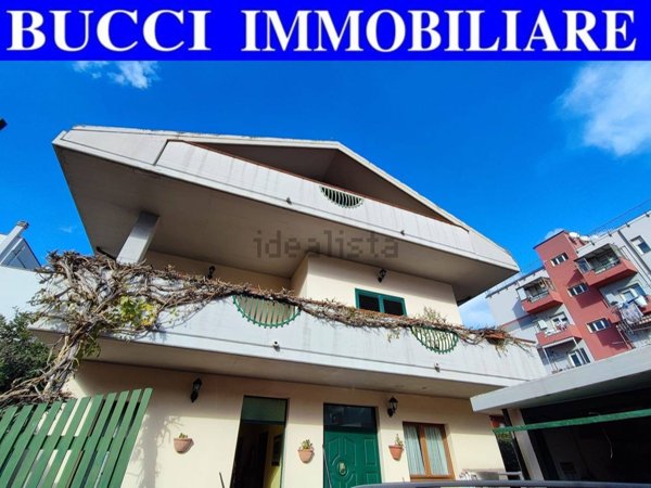 casa indipendente in vendita a Pescara in zona Ospedale