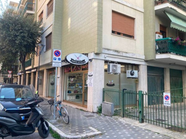 negozio in vendita a Pescara in zona Duca degli Abruzzi