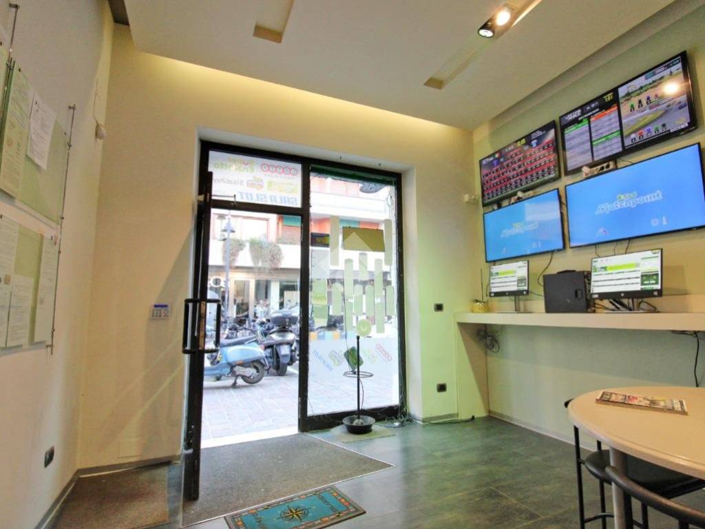 negozio in vendita a Pescara in zona Centro Città