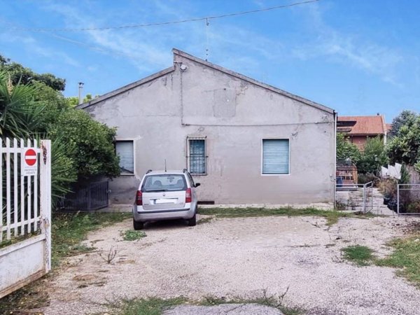 casa indipendente in vendita a Pescara in zona Ospedale