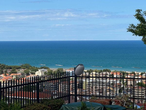 casa indipendente in vendita a Pescara in zona Ospedale