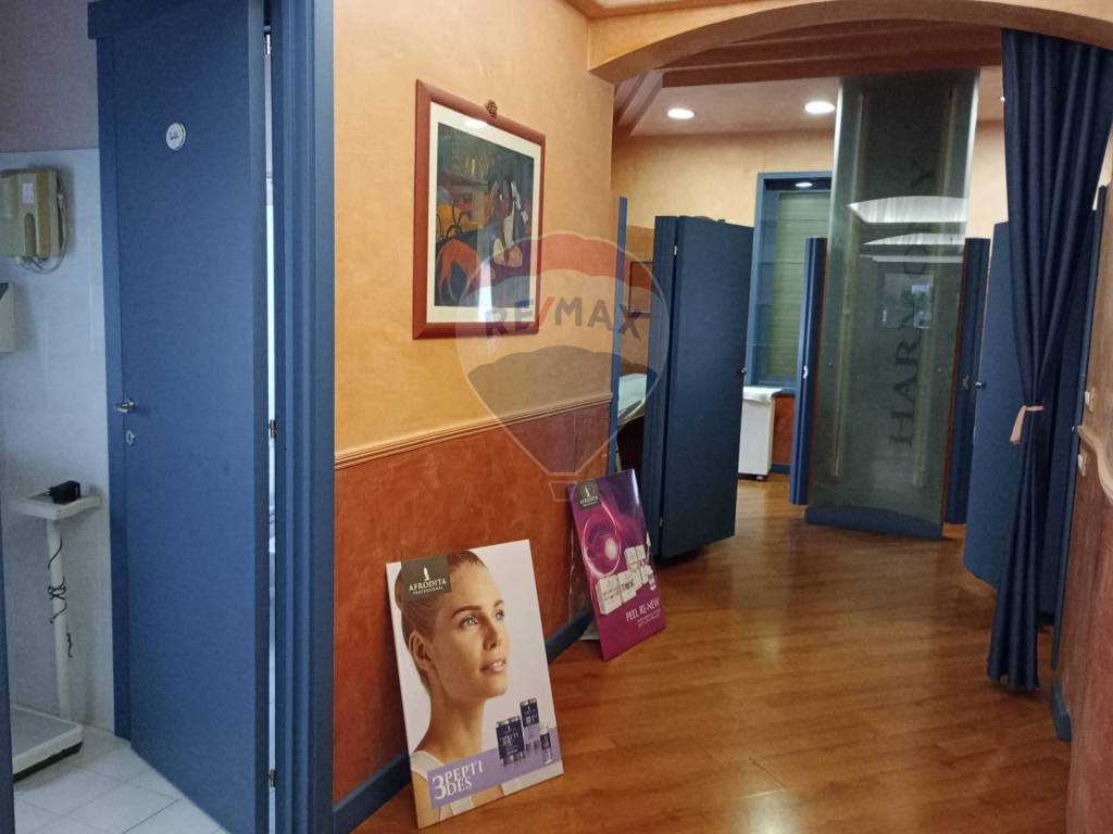 negozio in vendita a Pescara in zona San Silvestro Spiaggia