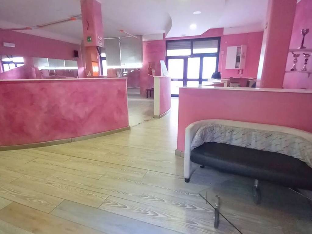 negozio in vendita a Pescara in zona Ospedale