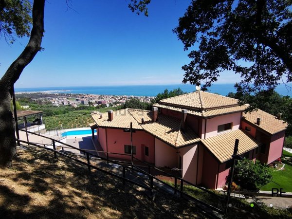 casa indipendente in vendita a Pescara