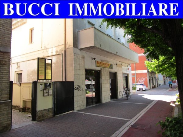 locale commerciale in vendita a Pescara in zona Porta Nuova