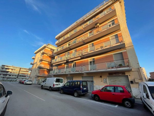 negozio in vendita a Pescara in zona Porta Nuova