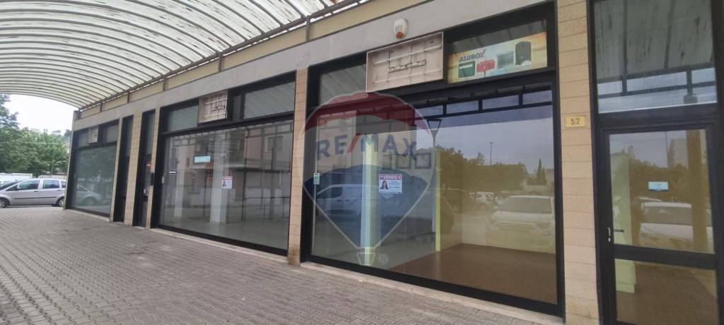 negozio in vendita a Pescara in zona San Donato