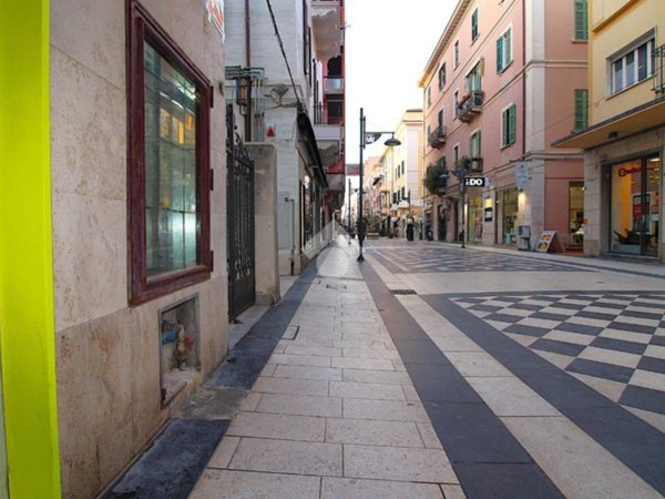 negozio in vendita a Pescara in zona Centro Città