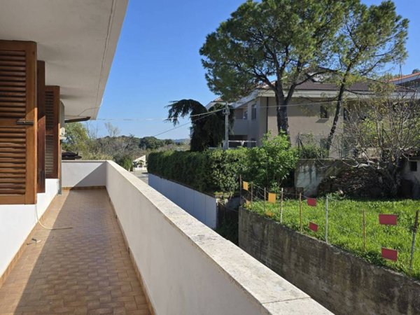 casa indipendente in vendita a Pescara in zona Colle di Mezzo