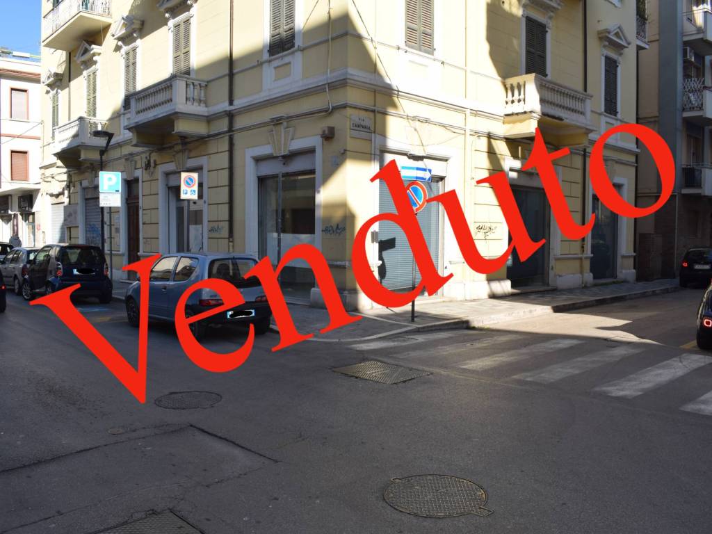 negozio in vendita a Pescara in zona Centro Città