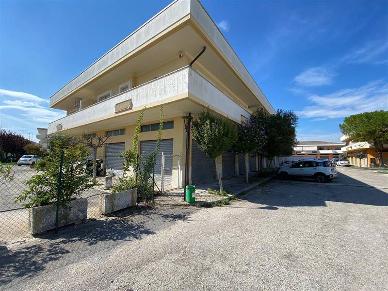 locale commerciale in vendita a Pescara