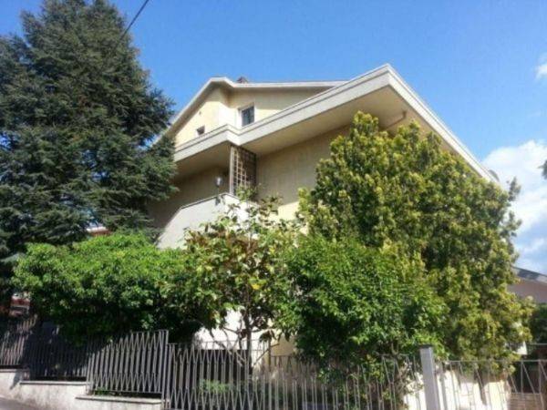 casa indipendente in vendita a Pescara in zona Ospedale