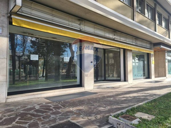 locale commerciale in vendita a Pescara
