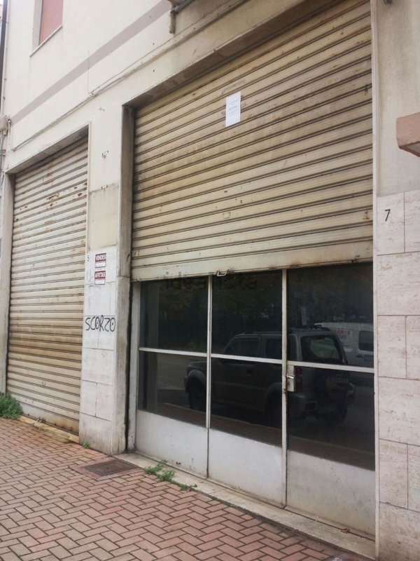 locale commerciale in vendita a Pescara in zona Porta Nuova