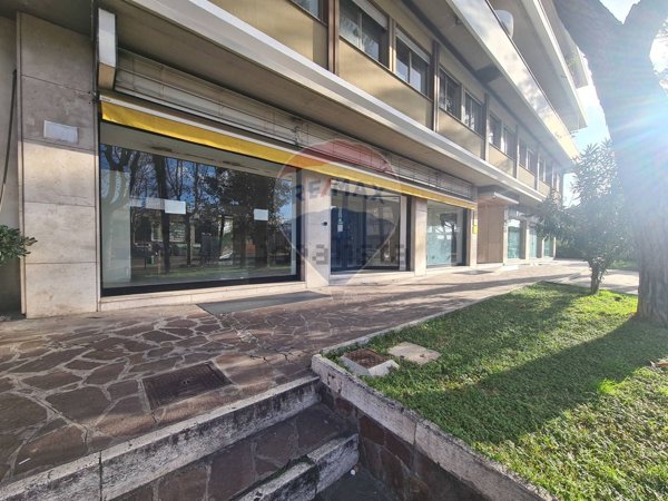 locale commerciale in vendita a Pescara