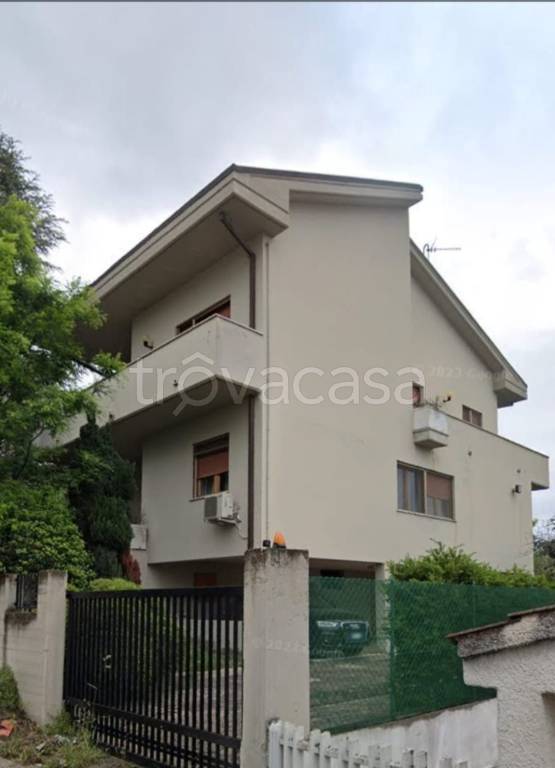 casa indipendente in vendita a Pescara in zona Colle Innamorati