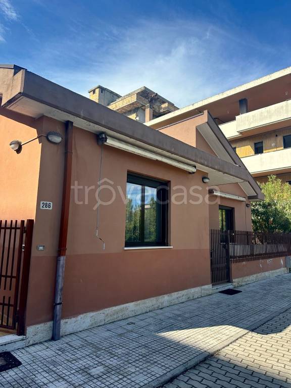 casa indipendente in vendita a Pescara in zona Porta Nuova