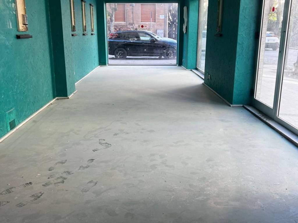 negozio in vendita a Pescara