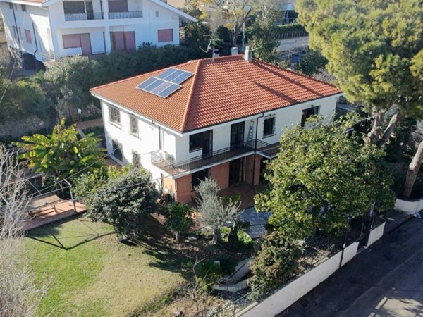 casa indipendente in vendita a Pescara in zona Pineta