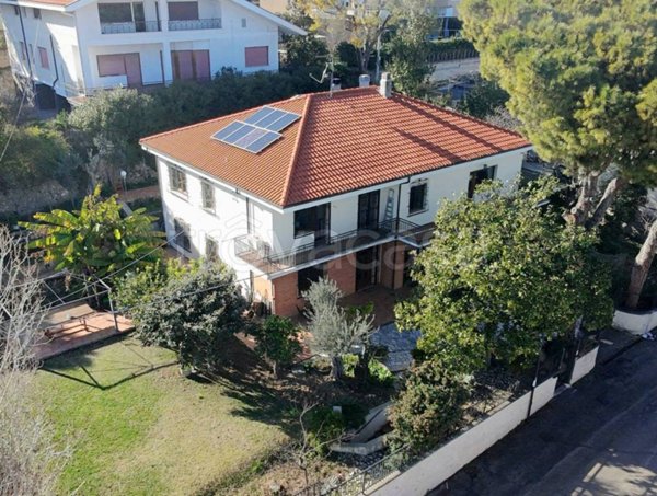 casa indipendente in vendita a Pescara in zona Pineta