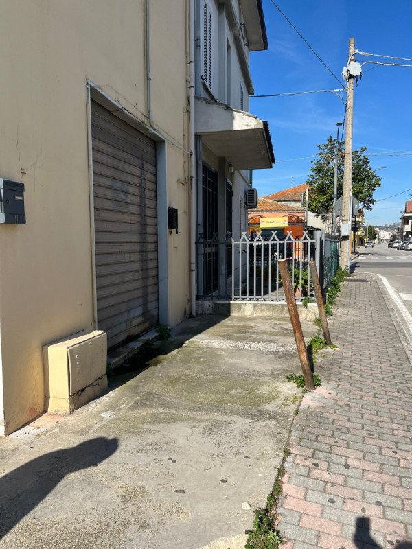 negozio in vendita a Pescara