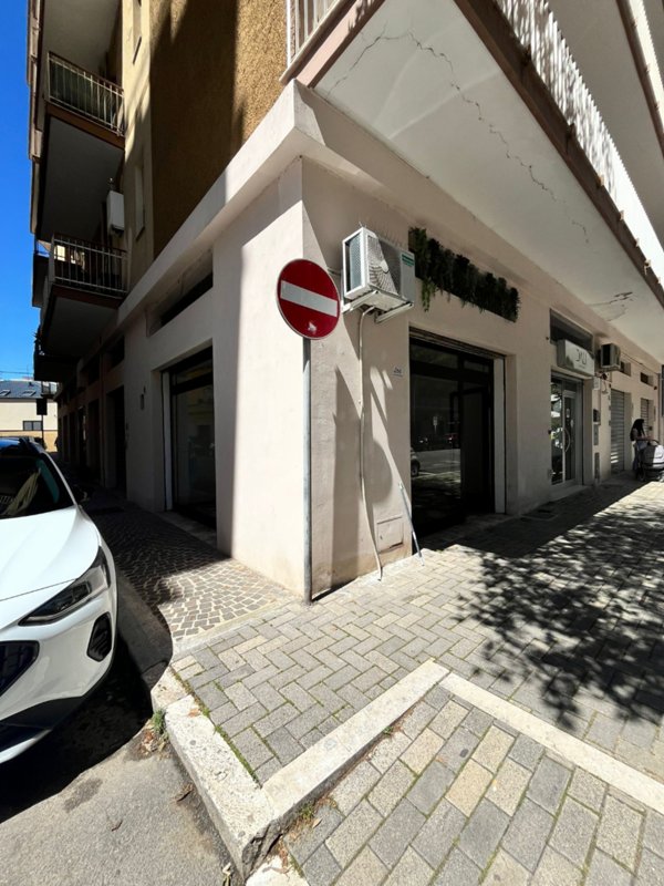 locale commerciale in vendita a Pescara