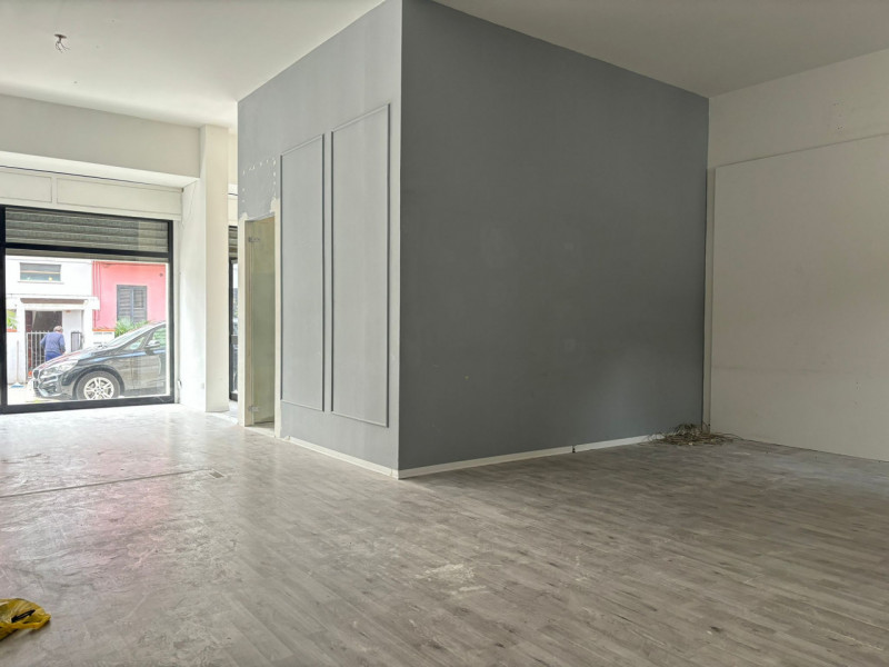 negozio in vendita a Pescara in zona Villa Fabio