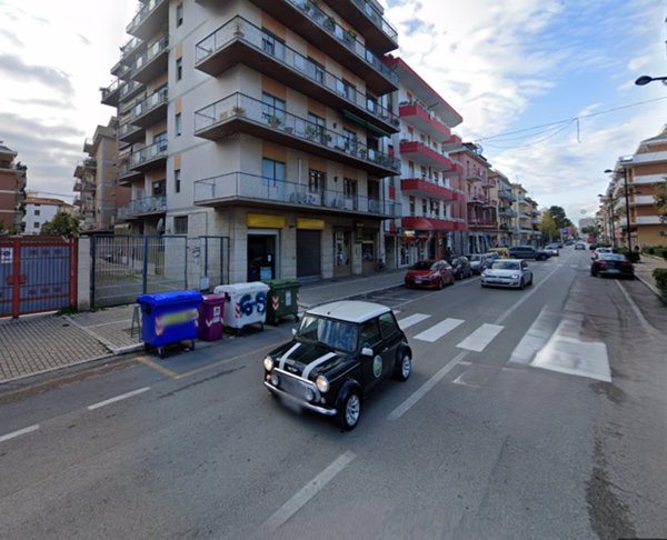 locale commerciale in vendita a Pescara in zona Stadio