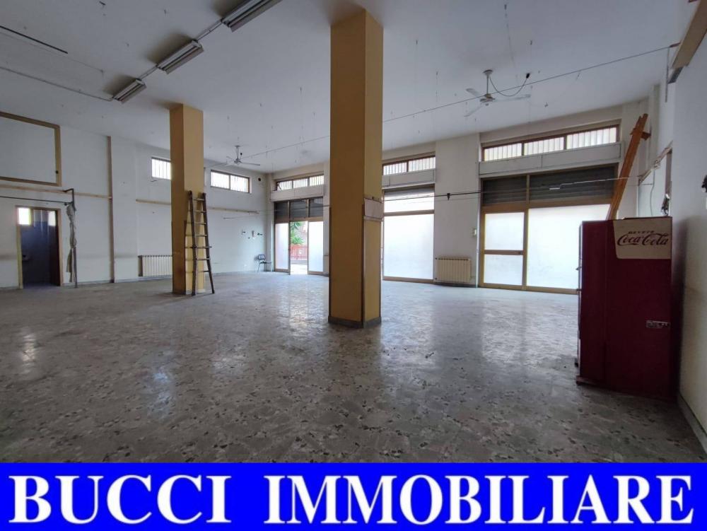 locale commerciale in vendita a Pescara