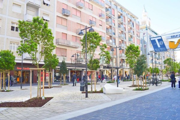 locale commerciale in vendita a Pescara