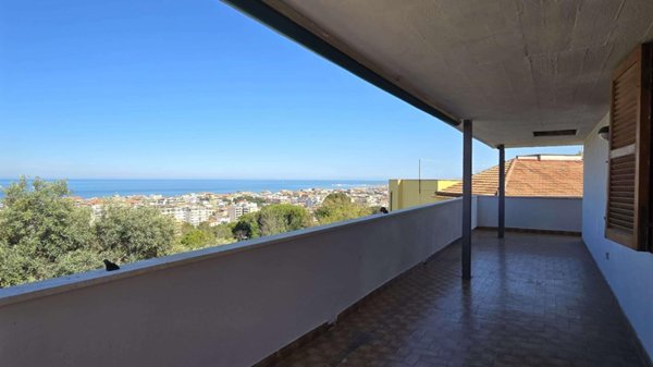 casa indipendente in vendita a Pescara in zona Ospedale